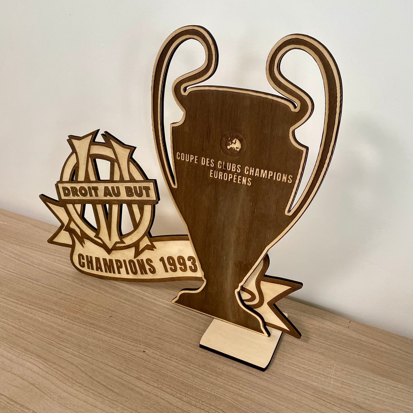 Décoration Olympique de Marseille en bois champions 1993